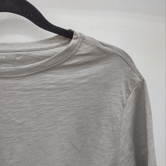 William Rast T-shirt New with one tag - Picture 7 of 10